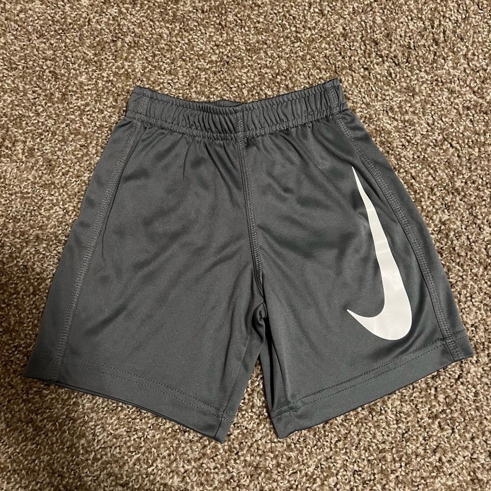Nike Dr-Fit Gray & White Basketball Shorts Size 5